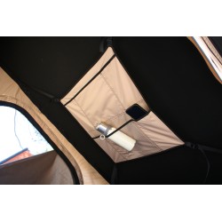 intérieur de Tente de toit avec accessoires de rangement