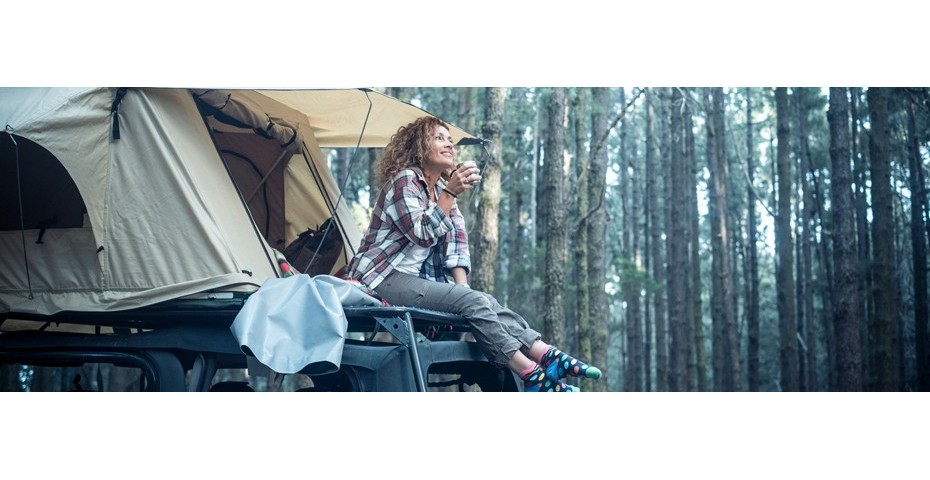 Bivouac et tente de toit : quels accessoires sont indispensables ?